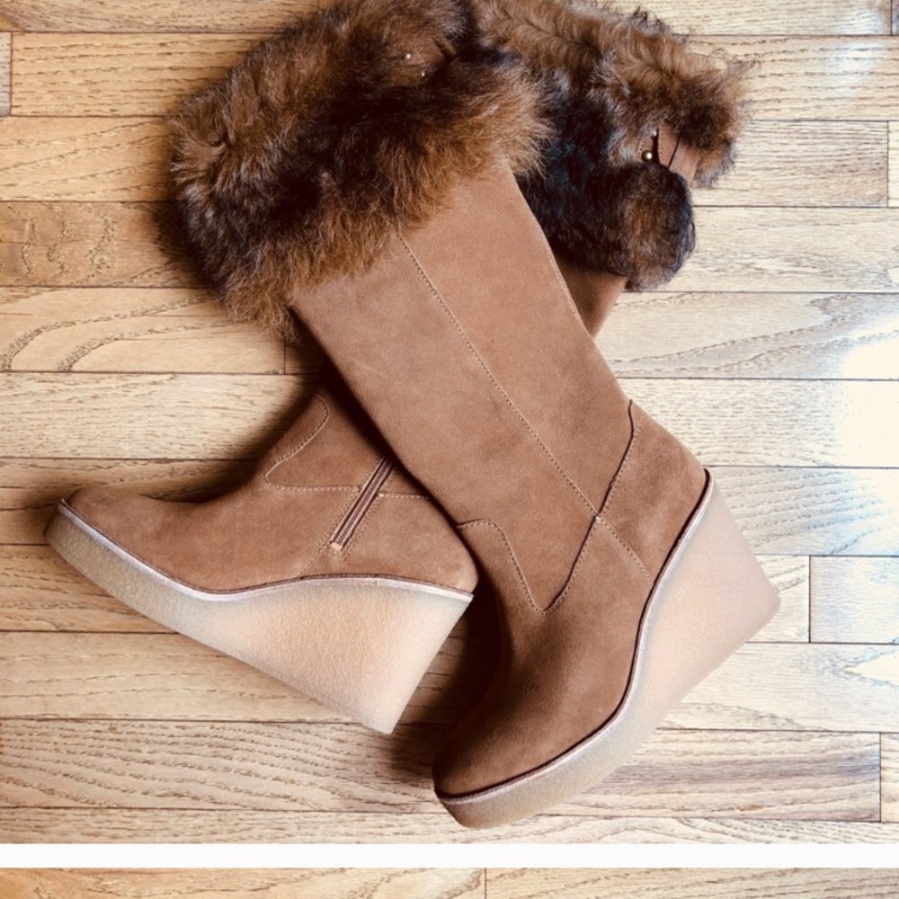 Ugg boots size 8 (FITS MORE LIKE A 7)